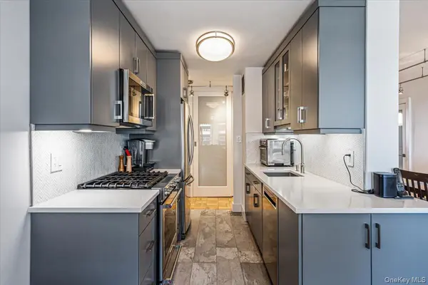 1815 215th ST #11 G, Bayside, NY 11360