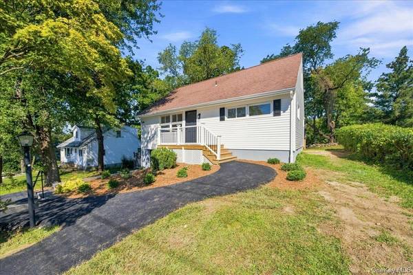 724 Locksley RD, Yorktown Heights, NY 10598