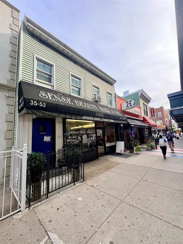 3553 31st ST, Astoria, NY 11106