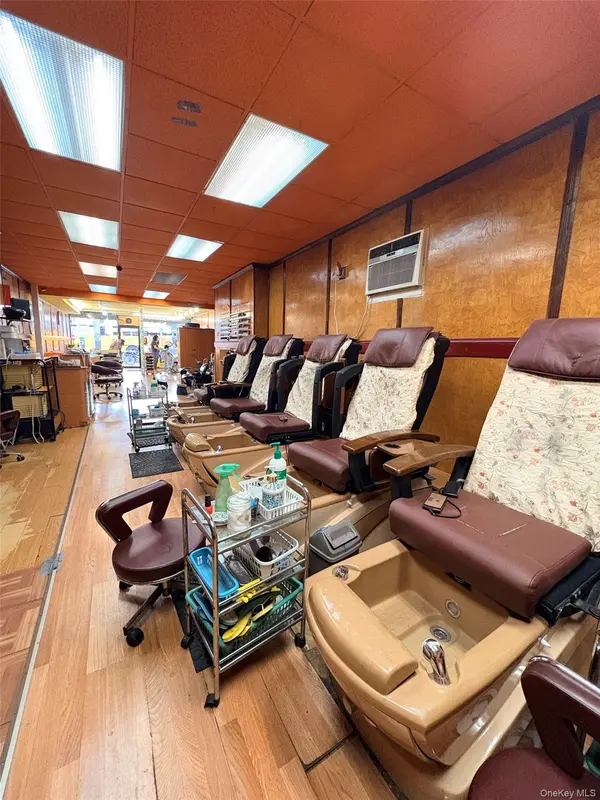3553 31st ST, Astoria, NY 11106
