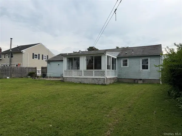 15 Caywood PL, Hyde Park, NY 12538