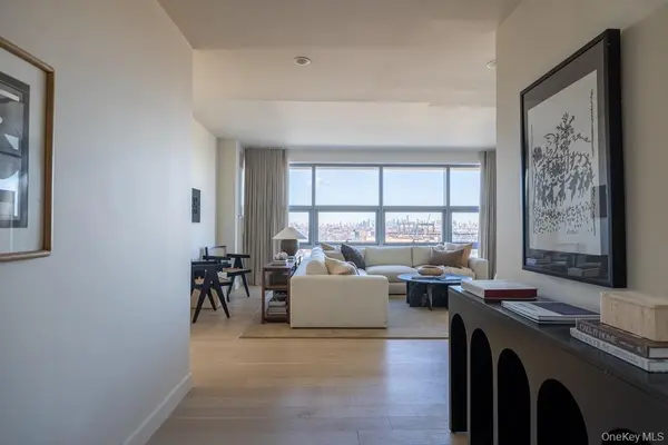 131-01 40th RD #19M, Flushing, NY 11354