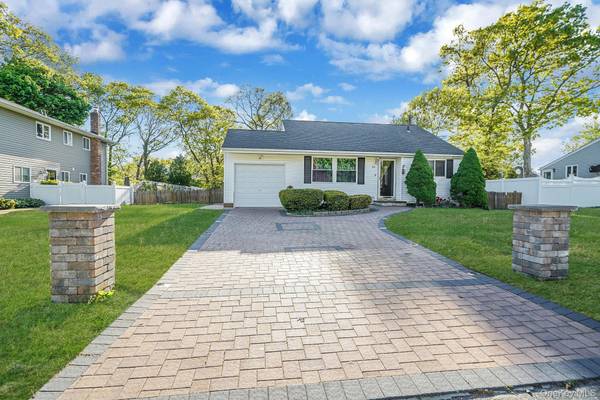 39 Superior ST, Port Jefferson Station, NY 11776