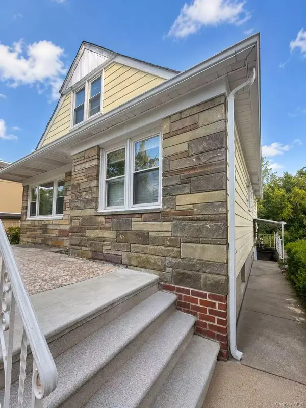 150-32 8th AVE, Whitestone, NY 11357