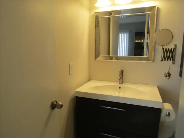 7304 W COUNTRY CLUB DR N #115, Sarasota, FL 34243