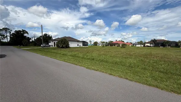 176 W PINE VALLEY LN, Rotonda West, FL 33947
