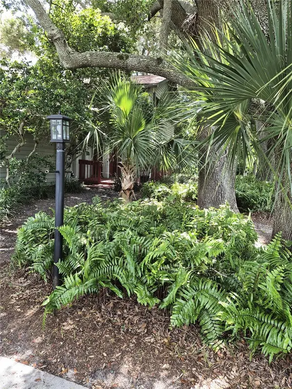 9913 W BAY ST, Seminole, FL 33776