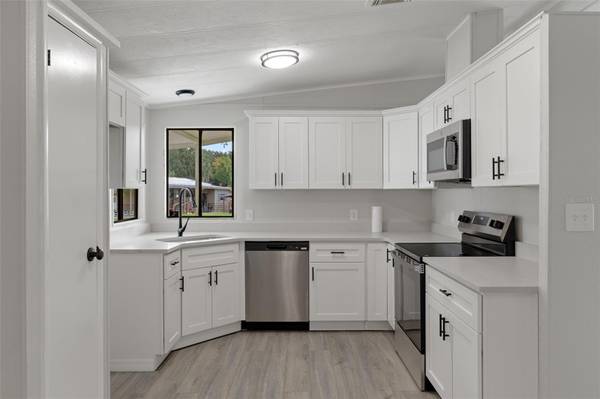 22 CANAL CT, Lake Panasoffkee, FL 33538