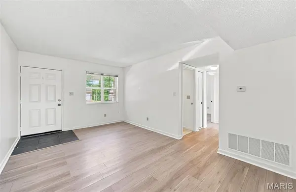 9081 W Swan CIR, St Louis, MO 63144