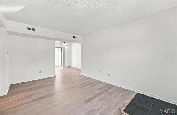 9081 W Swan CIR, St Louis, MO 63144