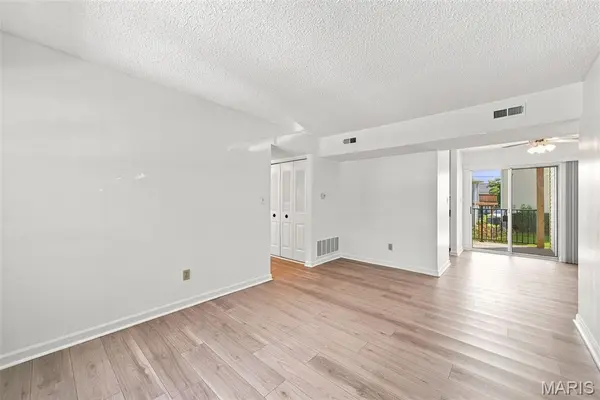 9081 W Swan CIR, St Louis, MO 63144