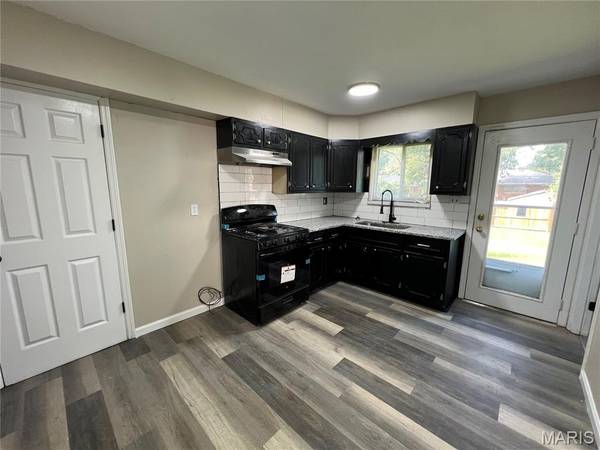 1165 June AVE, St Louis, MO 63138