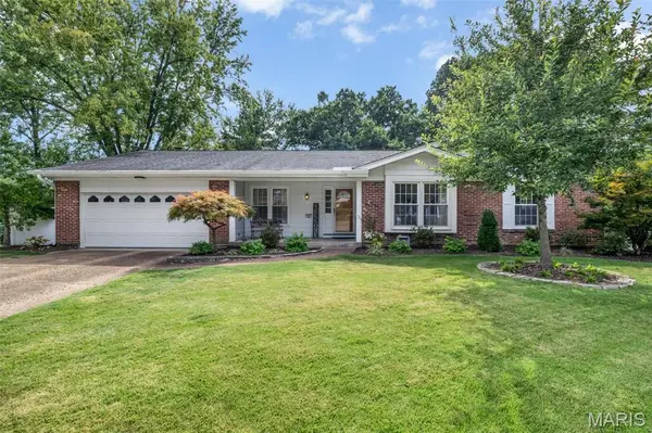 334 Quinnmore DR, Ballwin, MO 63011