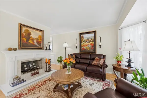 16511 Hunters Crossing DR, Wildwood, MO 63040