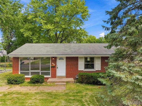 125 W Saint Anthony LN, Florissant, MO 63031