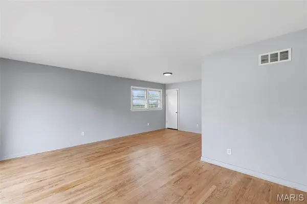125 W Saint Anthony LN, Florissant, MO 63031