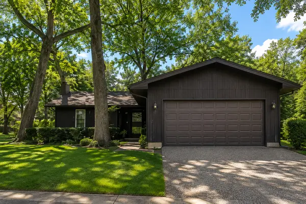 220 Lakewood DR, Oakwood Hills, IL 60013