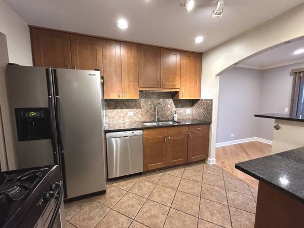 734 PLUMTREE CT #C1, Wheeling, IL 60090