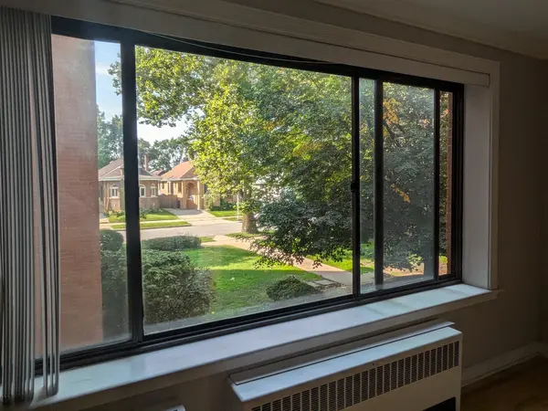 2704 W Lunt AVE #203, Chicago, IL 60645