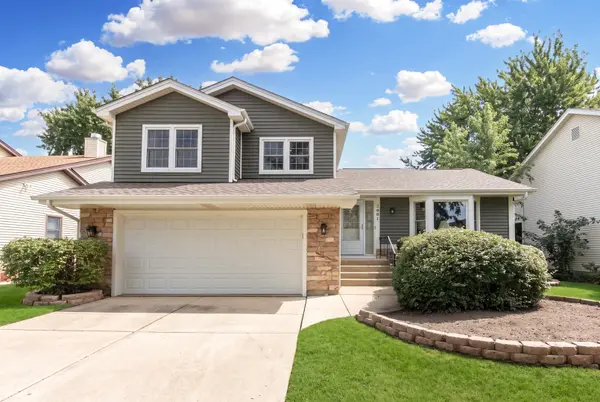 795 Cardinal LN, Elk Grove Village, IL 60007