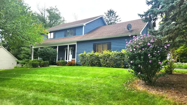 143 Mccullom ST, Crystal Lake, IL 60014