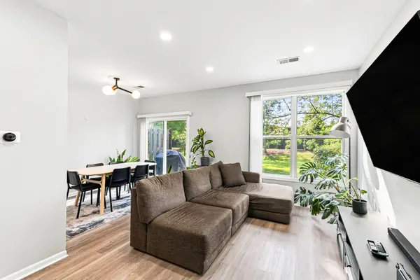 991 Sheridan CIR, Naperville, IL 60563