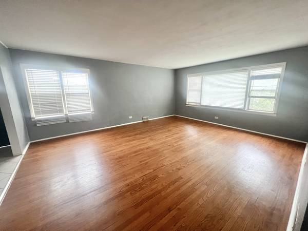 5032 Crain ST, Skokie, IL 60077