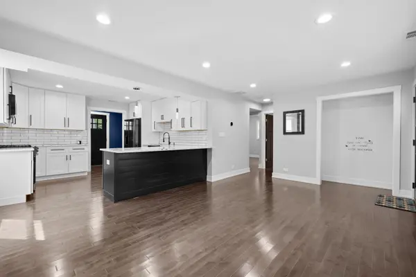 3703 Bluebird LN, Rolling Meadows, IL 60008