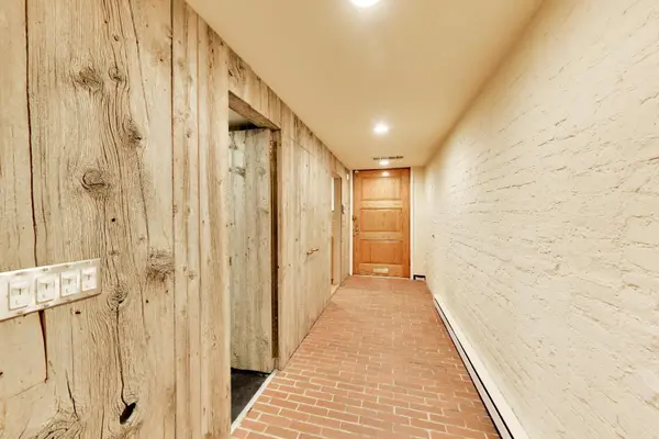 29 E Scott ST, Chicago, IL 60610