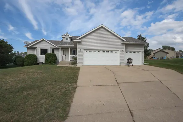 715 Prairie LN, Sauk Rapids, MN 56379
