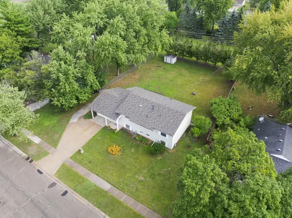 829 Oriole DR, Apple Valley, MN 55124