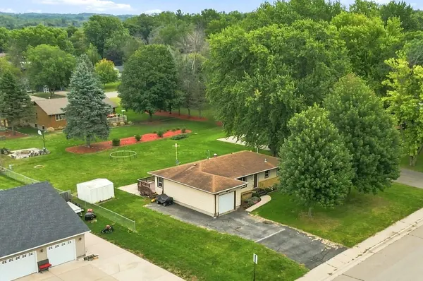 1463 Glynview TRL, Faribault, MN 55021