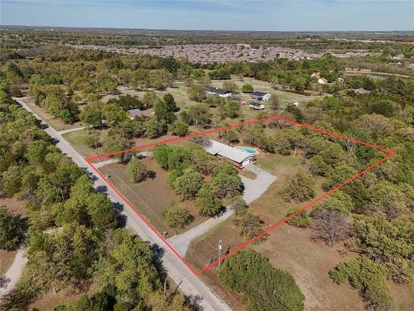 1172 Woodcrest DR, Harrah, OK 73045