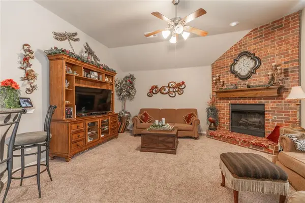 6204 NW 162nd ST, Edmond, OK 73013