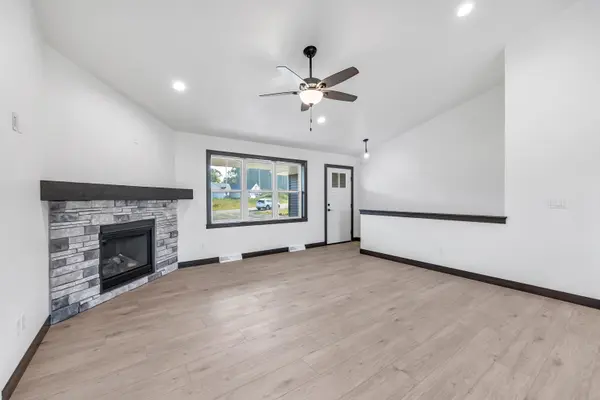 3735 HAROLDS WAY, Suamico, WI 54313