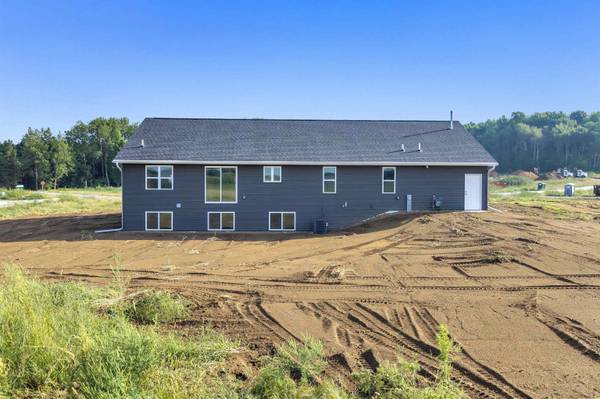 3735 HAROLDS WAY, Suamico, WI 54313
