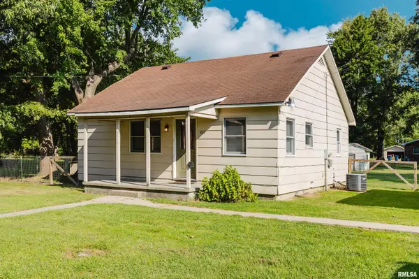 807 W MIDWAY ST, West Frankfort, IL 62896