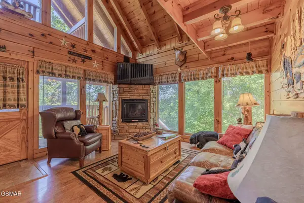 1637 Lamons Loop, Sevierville, TN 37876