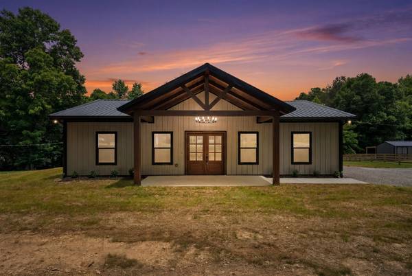701 Oak Grove Rd, Goodspring, TN 38460