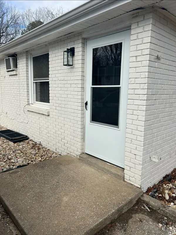 824 Central Ave #E, Clarksville, TN 37040