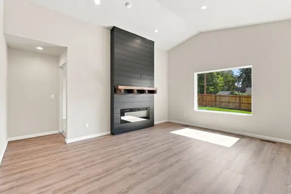 614 E A St, Deer Park, WA 99006