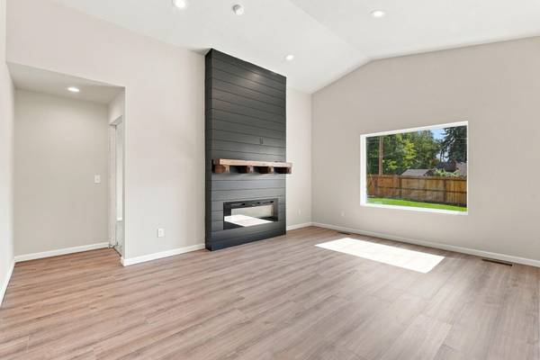 614 E A St, Deer Park, WA 99006