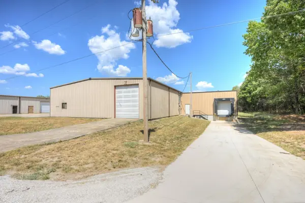 860 Francis Drive, Neosho, MO 64850