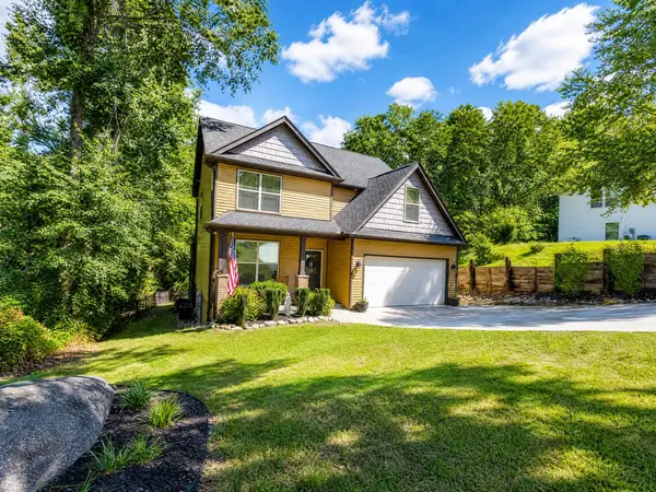 200 Hunters Woods DR, Simpsonville, SC 29680