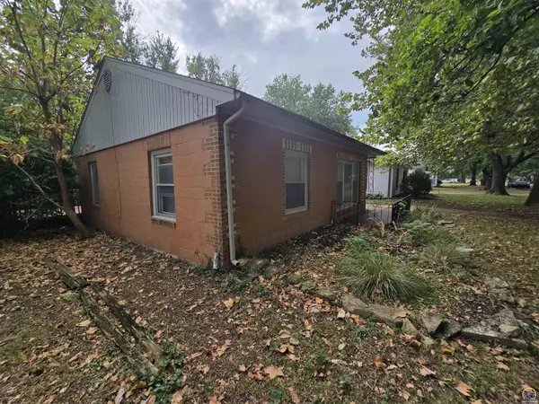 810 SW Orleans ST, Topeka, KS 66606