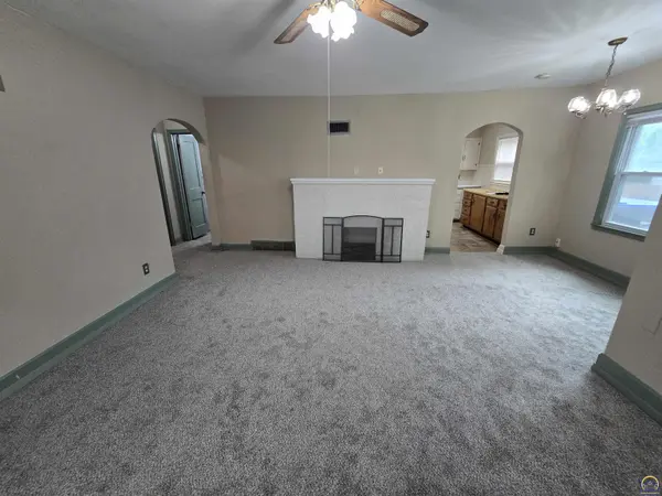 810 SW Orleans ST, Topeka, KS 66606