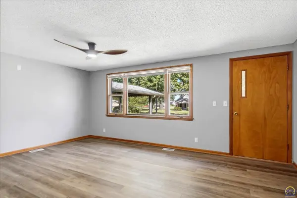 169 Wabaunsee Ave, Harveyville, KS 66431