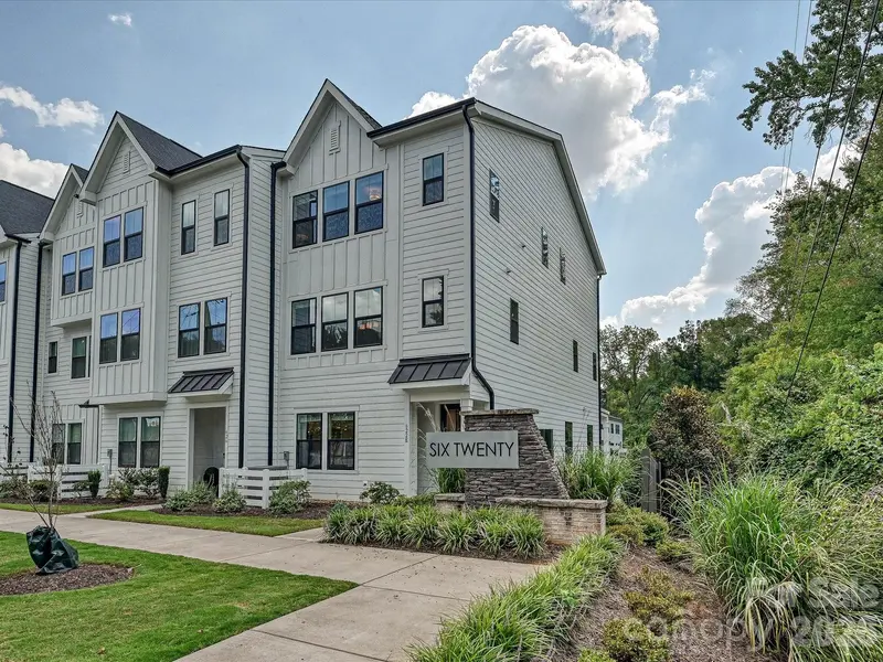 622 E Woodlawn RD, Charlotte, NC 28209