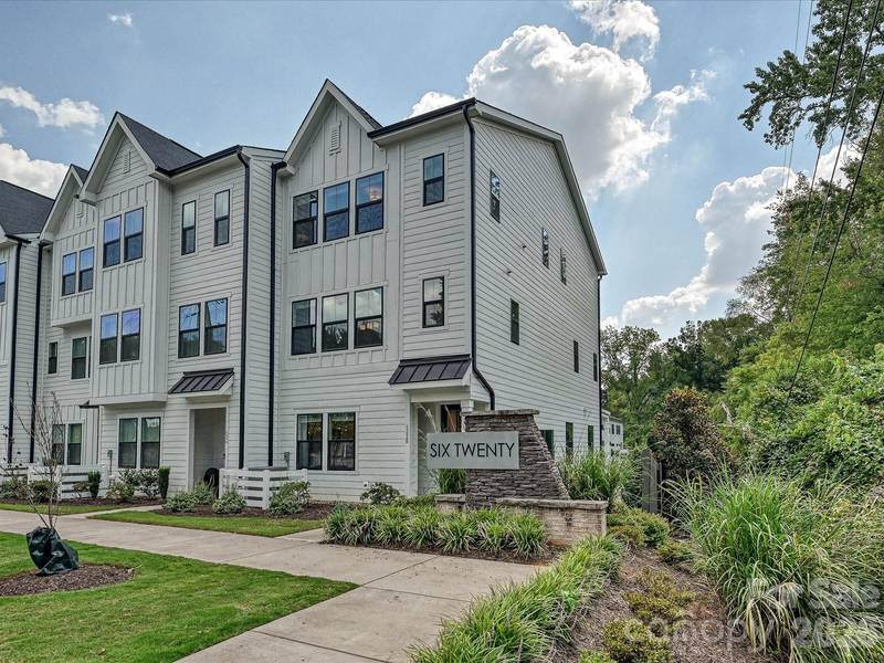 622 E Woodlawn RD, Charlotte, NC 28209
