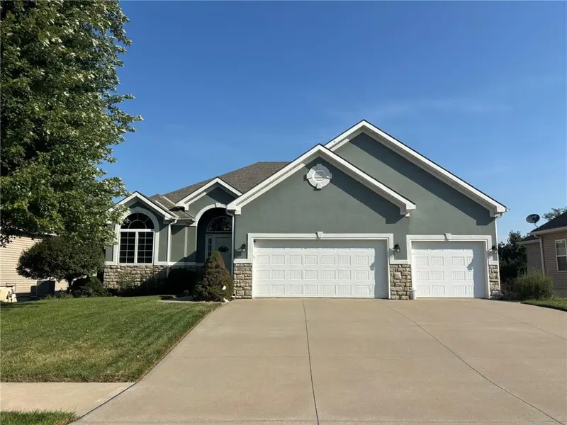 4713 Corinth DR, St Joseph, MO 64506